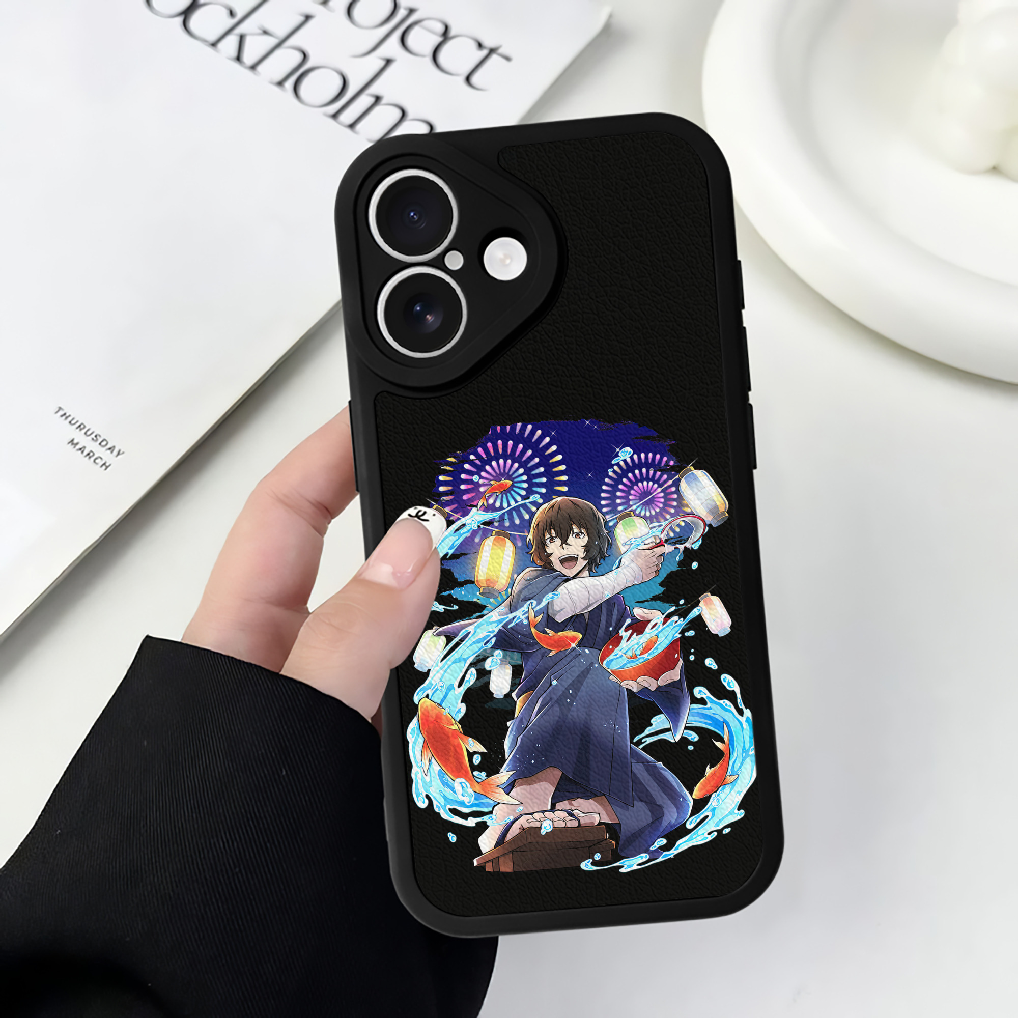 （画像用） 文豪ストレイドッグス Bungo Stray Dogs 【iPhone 16シリーズ対応】シリコンスマホケース（レザー調） 材質：シリコン